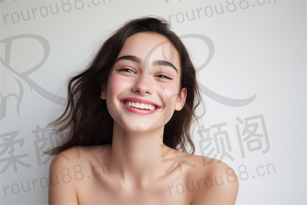 威海美神德尔美客医疗美容门诊部玻尿酸丰眉弓现价仅2380元起，原价2980元起，尽享美丽与优惠，价格实惠！